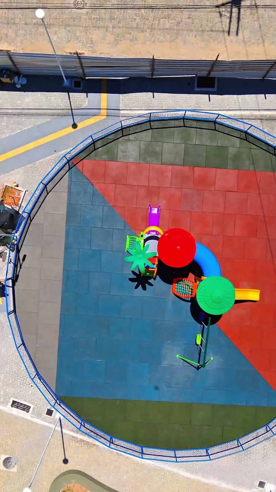 Playground instalado pela SKOPPOS