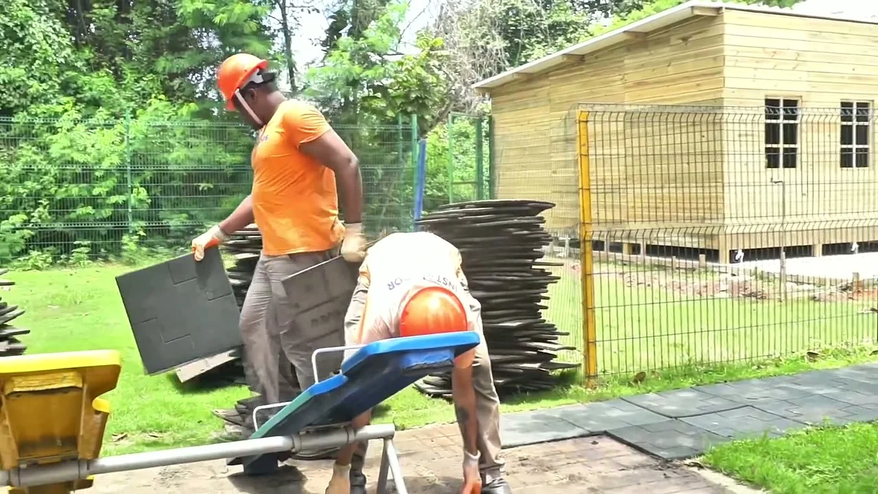 Equipe SKOPPOS durante a instalação